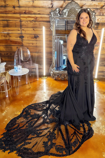 Martina | Plus Size Black and White Mermaid V Neck Wedding Dress with Long Train - Black - PromDressClub