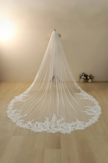 Akaks White Cathedral Length Lace Nari Women's White Wedding Veil​ with Sequins Image249426