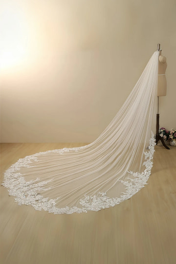 Akaks White Cathedral Length Lace Nari Women's White Wedding Veil​ with Sequins Image937467