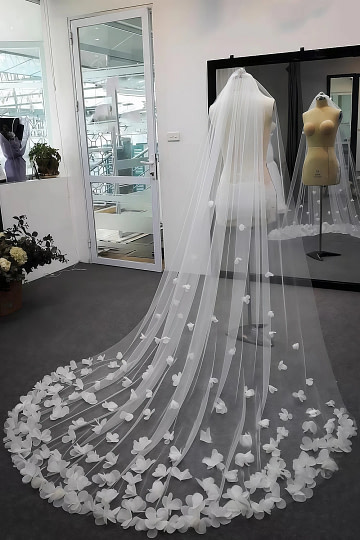 Akaks White Embroidered Tulle Yara Long Lace Veil Wedding with Cathedral Length Image700056