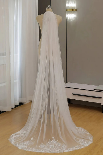 Akaks White Tulle Floral Lace Fia Chapel Length Wedding Veil Image626885