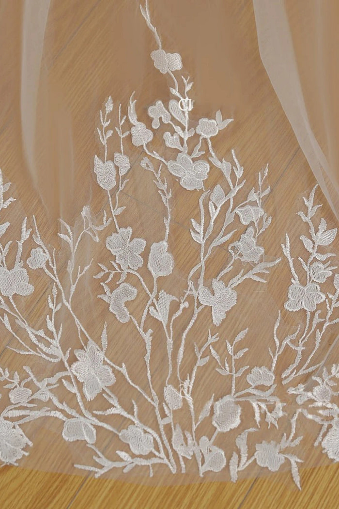 Akaks White Tulle Floral Lace Fia Chapel Length Wedding Veil Image694969