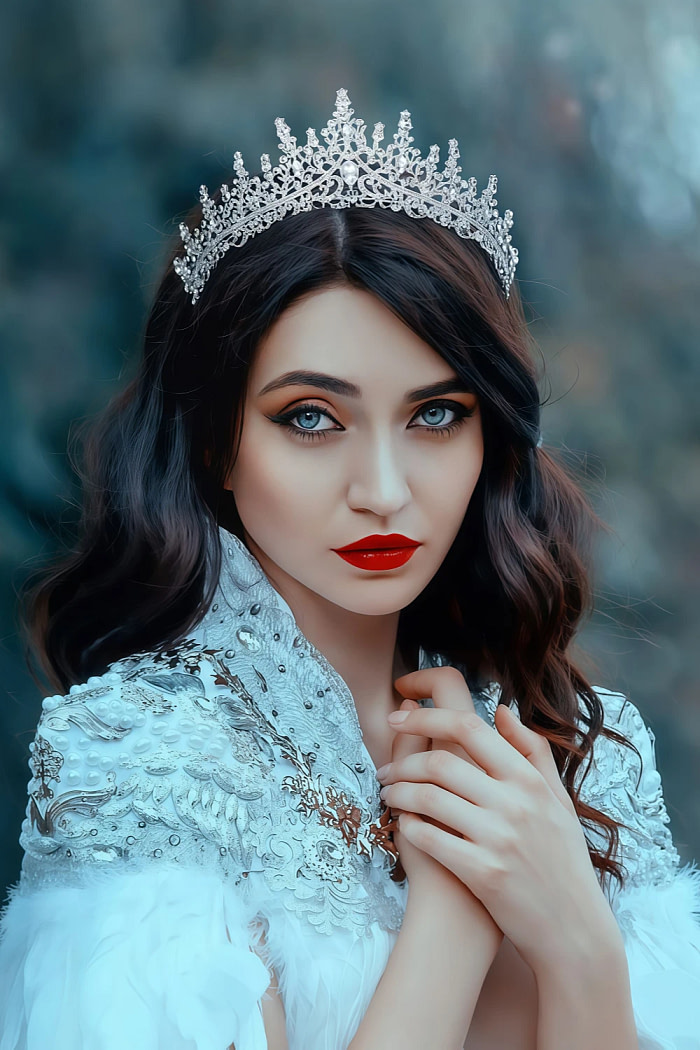 Akaks Hester Silver Metal Frame With White Crystal Sparkling Crystal Bridal Tiara Image485905