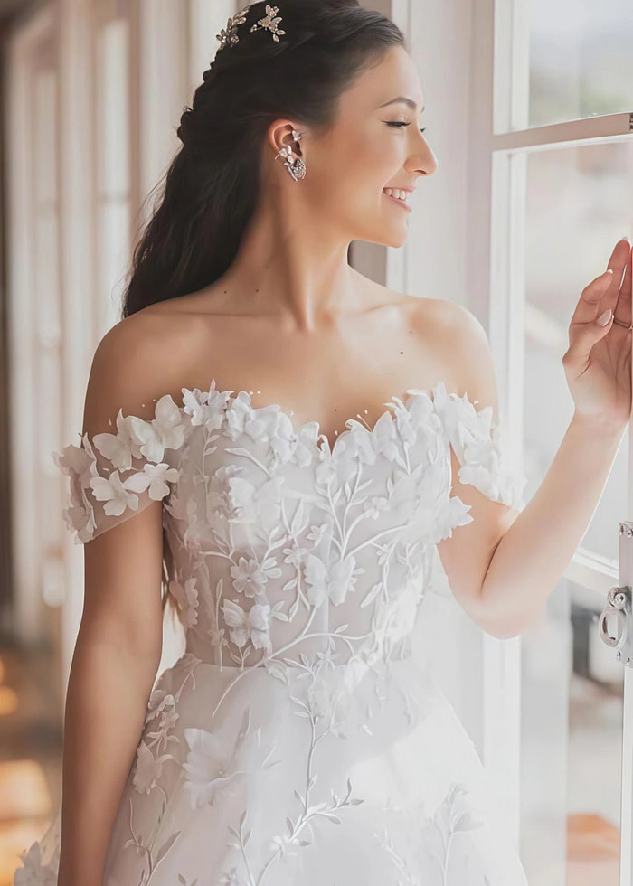 Lisa | Stunning Boho Ball - Gown/Princess Off The Shoulder Floral Applique Wedding Dress With Long Train - White - Promdressclub